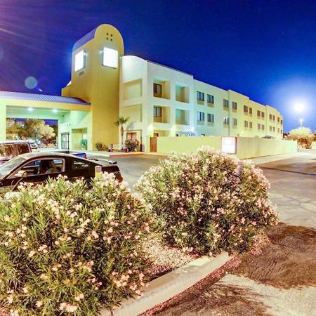 Comfort Suites Airport Tucson Exterior photo