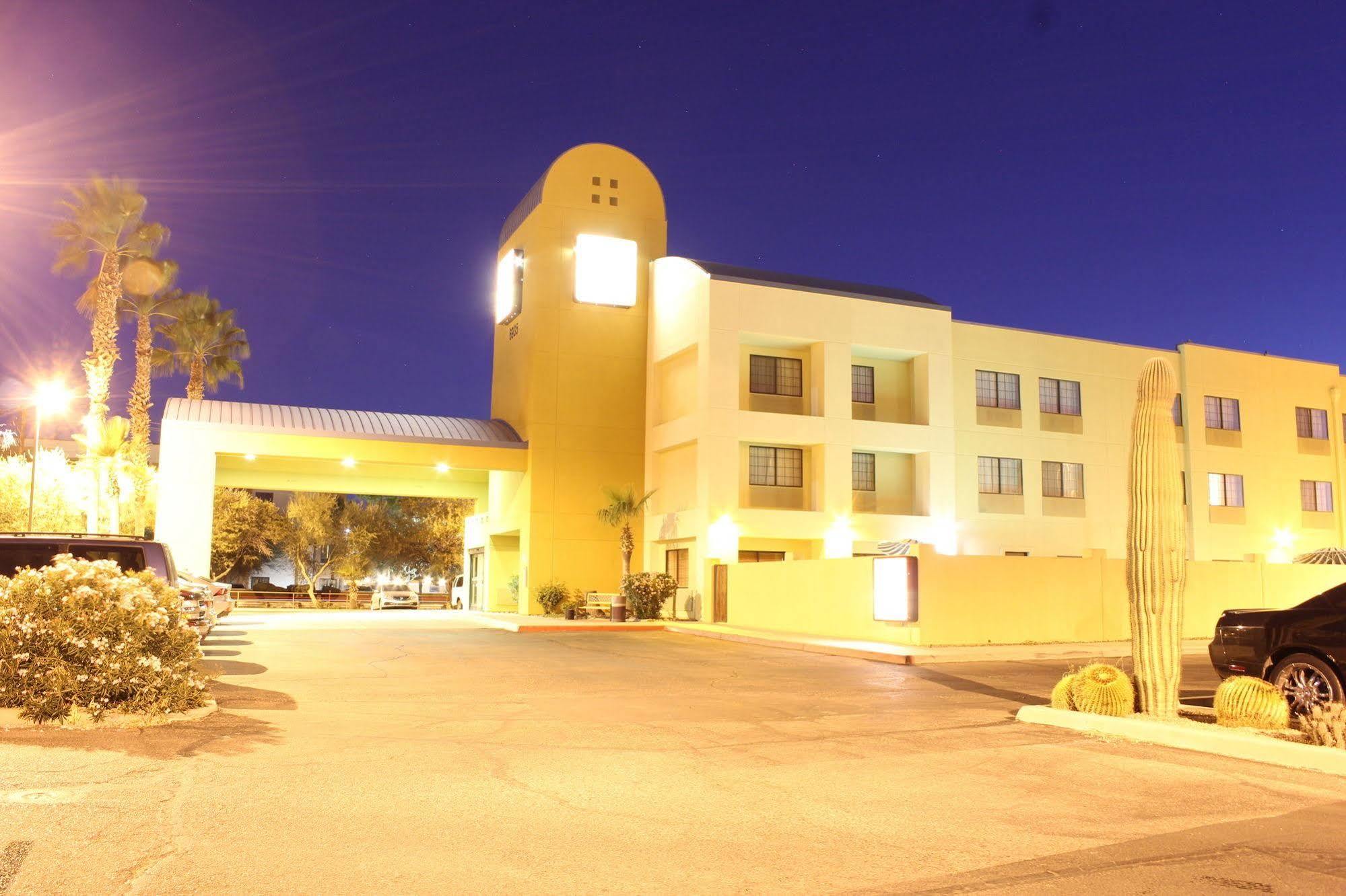 Comfort Suites Airport Tucson Exterior photo