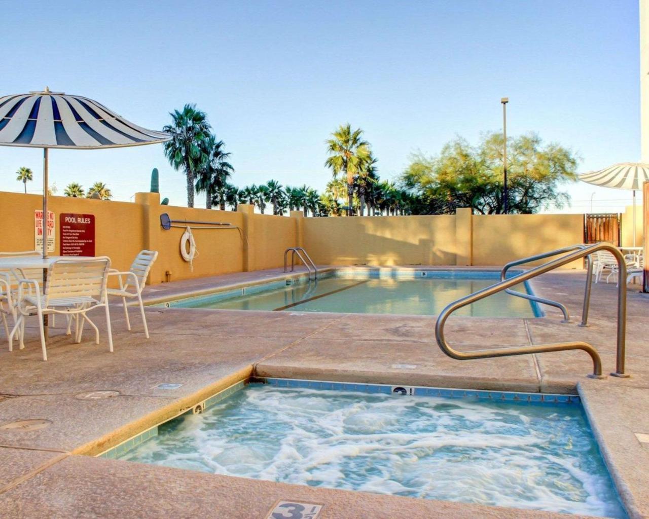 Comfort Suites Airport Tucson Exterior photo